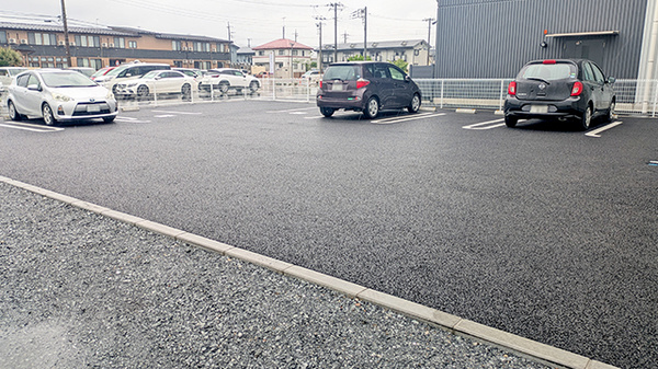 中央薬局　花園店の駐車場
