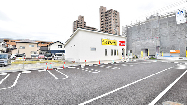 V・drug　川越富洲原薬局の駐車場