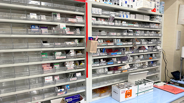 エール調剤薬局保々店の薬棚