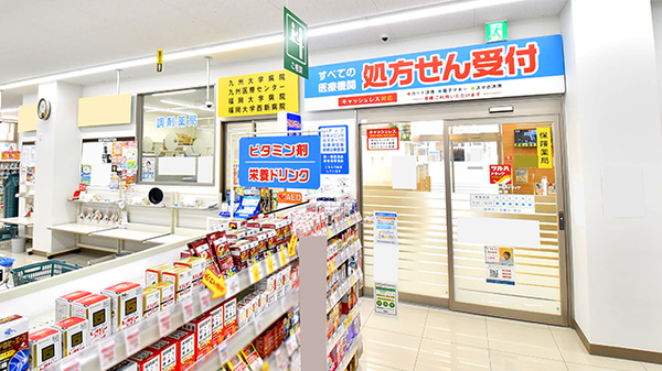 調剤薬局ツルハドラッグ西新店の入口