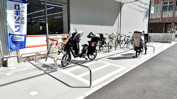 調剤薬局ツルハドラッグ西新店の駐輪場