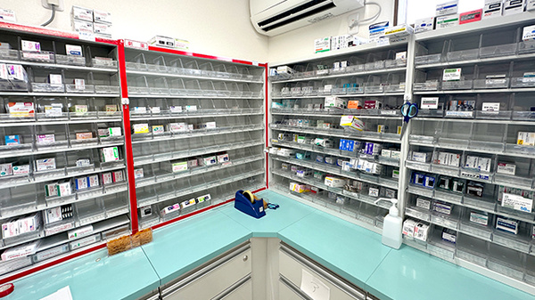 徳永薬局 若宮店の薬棚