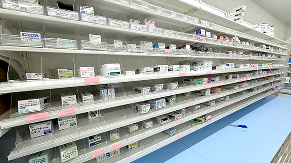コスモス調剤薬局 陣原駅店の薬棚