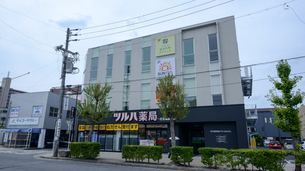 ツルハ薬局新安城駅前店の外観