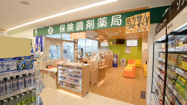 ツルハ薬局新安城駅前店の入口