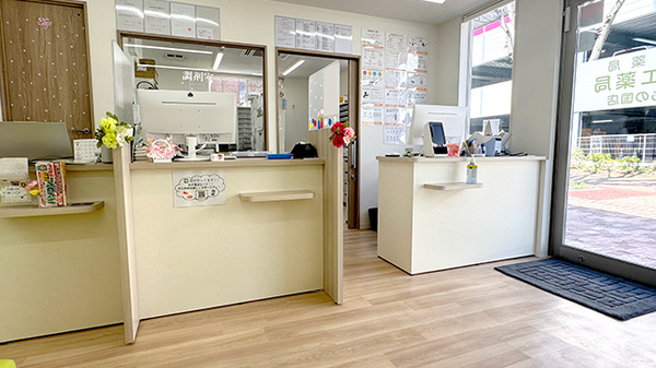 サカエ薬局　こどもの国店の受付/カウンター
