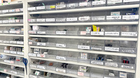 サカエ薬局　こどもの国店の薬棚
