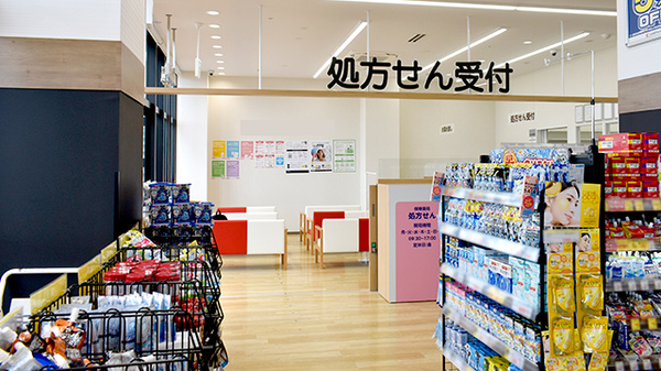 ココカラファイン薬局イオンモール橿原ウエストビレッジ店の入口