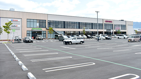 ココカラファイン薬局イオンモール橿原ウエストビレッジ店の駐車場