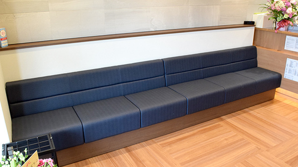 プラザ薬局　平田店の待合スペース