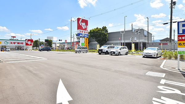 スギ薬局 河内長野西店の駐車場