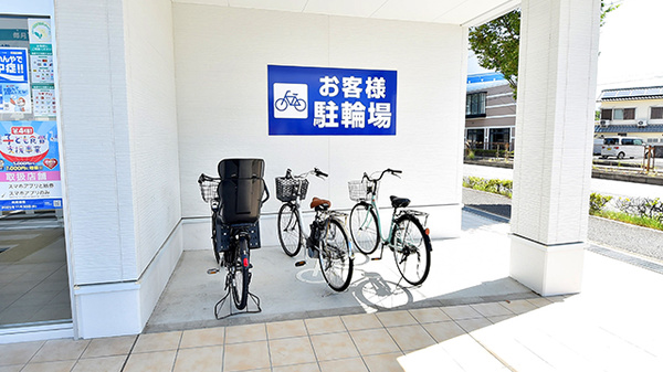 スギ薬局 河内長野西店の駐輪場