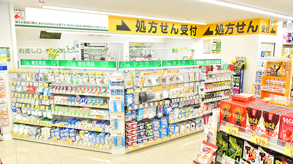 スギ薬局 横浜元町店の入口