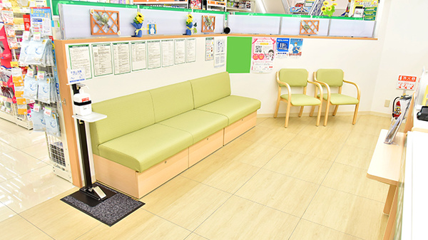 スギ薬局 横浜元町店の待合スペース