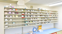 スギ薬局 横浜元町店の薬棚