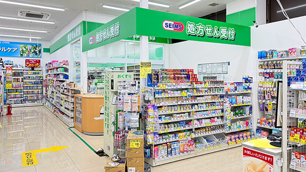 ドラッグセイムス浦和岸町薬局の入口