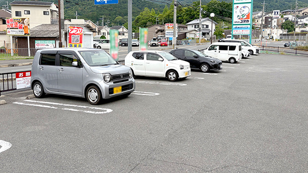 ユタカ薬局宇治御蔵山の駐車場