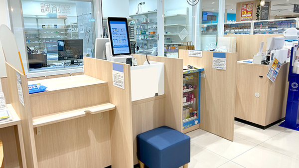 ウエルシア薬局ワンビル福岡天神店の受付/カウンター