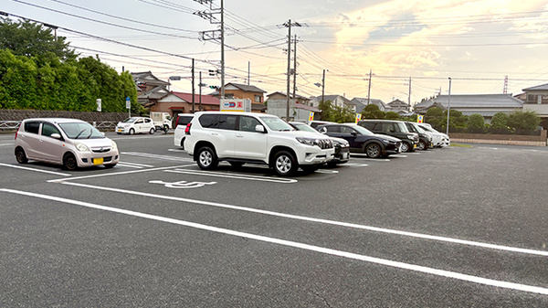 ドラッグセイムス平塚真土薬局の駐車場