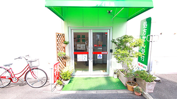 レデイ薬局　川内店の入口