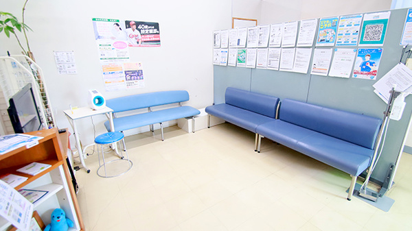 レデイ薬局　川内店の待合スペース