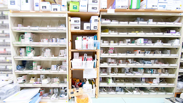 レデイ薬局　川内店の薬棚