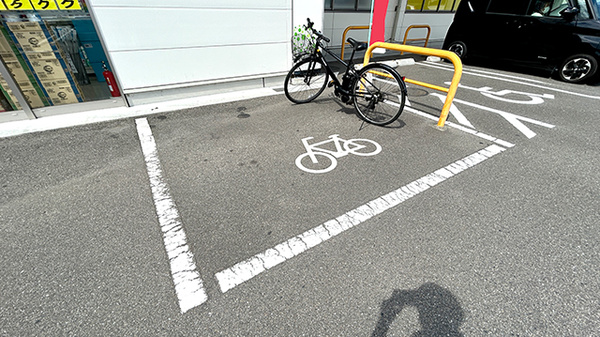 ドラッグセイムス大分横田薬局の駐輪場