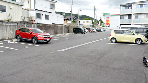なごみ薬局の駐車場
