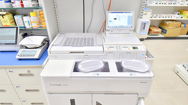 ドラッグイレブン薬局宇地泊店の調剤器具