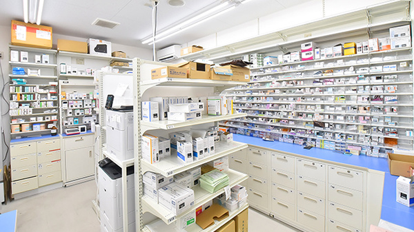 調剤薬局ツルハドラッグ郡山荒井店の調剤室