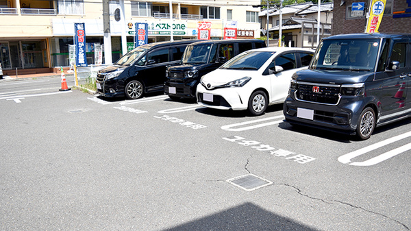 ユタカ薬局紫竹の駐車場