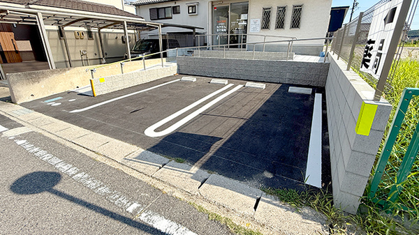 もみじ薬局の駐車場