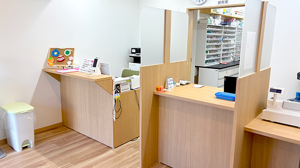 コスモス調剤薬局 富木島店の受付/カウンター