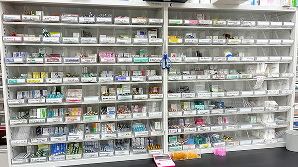 コスモス調剤薬局 富木島店の薬棚
