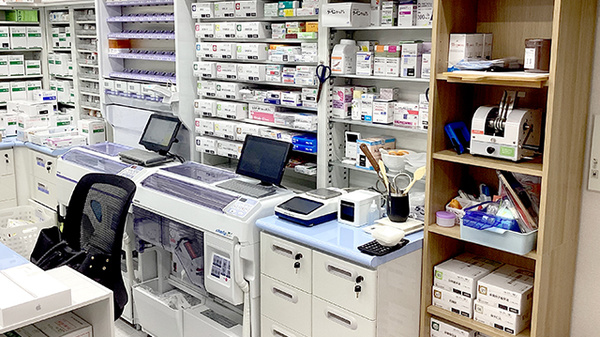 サークル薬局　川口店の薬棚