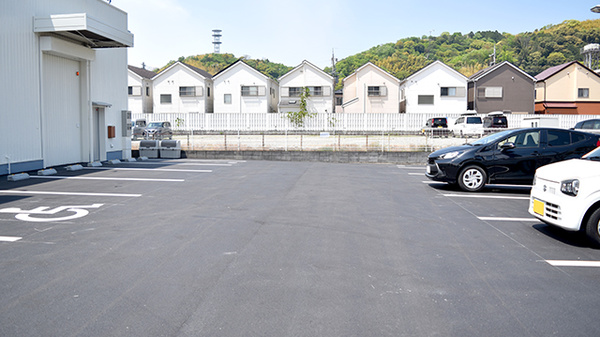 みけねこ薬局　八幡店の駐車場