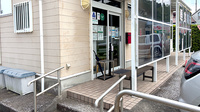 ひまわり薬局　城山店の入口