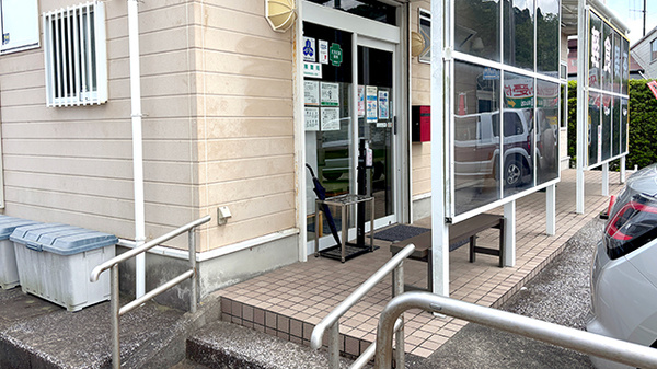 ひまわり薬局　城山店の入口