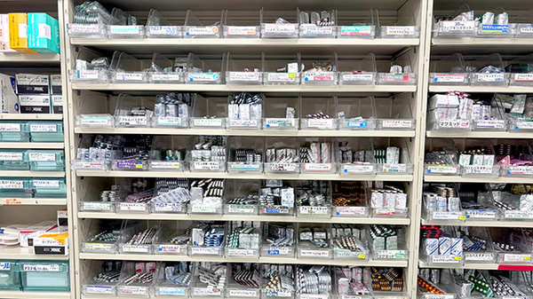 ひまわり薬局　城山店の薬棚