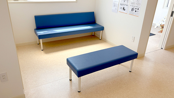 アエル薬局　西久保店の待合スペース