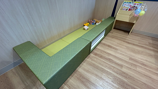 イオン薬局安謝店のキッズ用設備