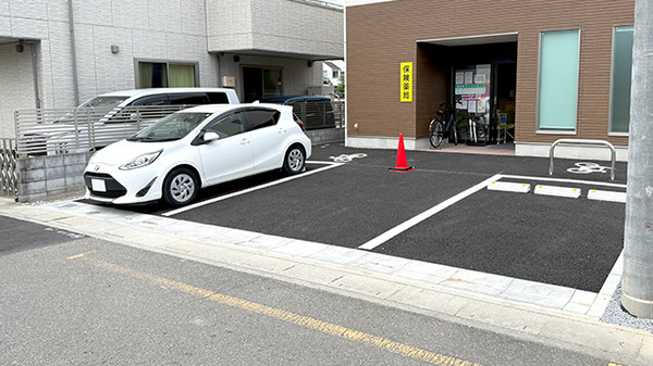 花・花薬局岩槻区西町店の駐車場