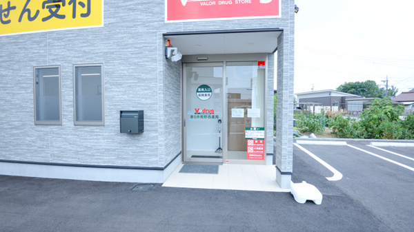 V・drug　春日井熊野西薬局の入口