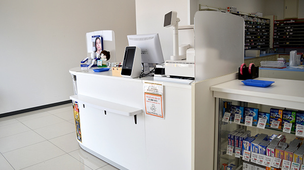 ププレひまわり薬局鮎喰店の受付/カウンター