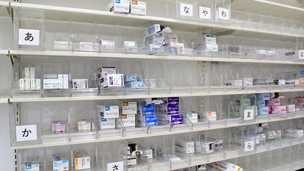 ププレひまわり薬局本庄店の薬棚