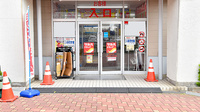調剤薬局ツルハドラッグ五月台駅前店の入口