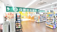 調剤薬局ツルハドラッグ五月台駅前店の入口