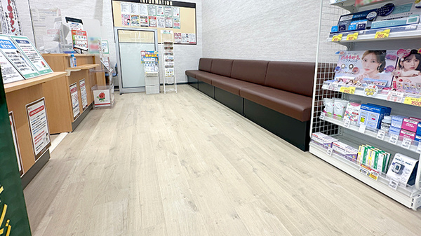 セキ薬局　鶴ヶ島店の待合スペース