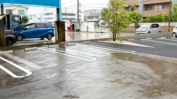 トラスト薬局　六条店の駐車場