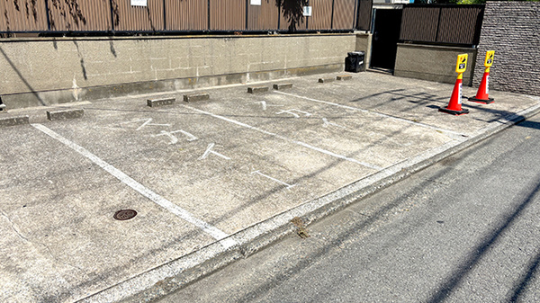 スカイ薬局の駐車場